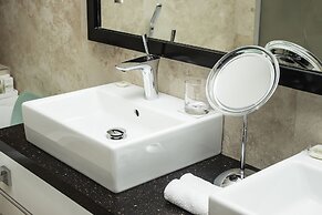 11 Mirrors Design Hotel