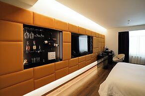 11 Mirrors Design Hotel