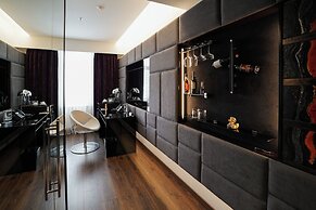 11 Mirrors Design Hotel