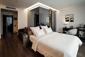 11 Mirrors Design Hotel