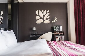 11 Mirrors Design Hotel