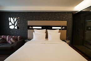 11 Mirrors Design Hotel
