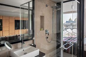 11 Mirrors Design Hotel