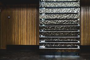 11 Mirrors Design Hotel