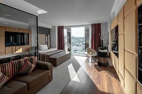 11 Mirrors Design Hotel