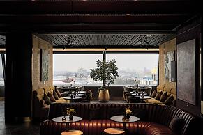11 Mirrors Design Hotel