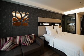 11 Mirrors Design Hotel