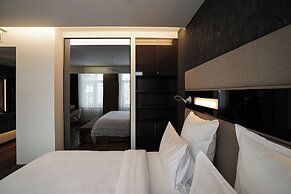 11 Mirrors Design Hotel