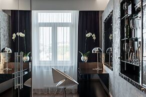 11 Mirrors Design Hotel