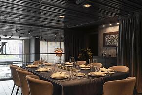 11 Mirrors Design Hotel