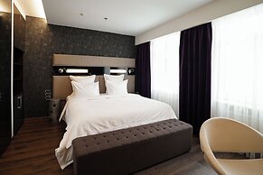 11 Mirrors Design Hotel