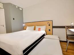 ibis Vitoria Praia de Camburi