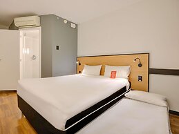 ibis Vitoria Praia de Camburi