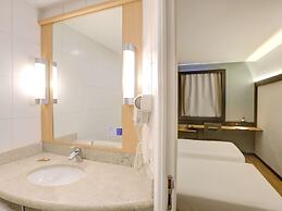 ibis Vitoria Praia de Camburi