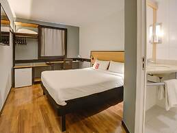 ibis Vitoria Praia de Camburi
