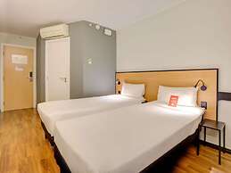 ibis Vitoria Praia de Camburi