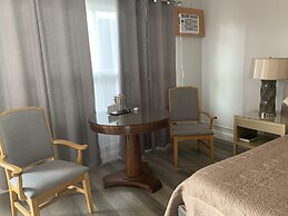 Vinehurst Inn And Suites