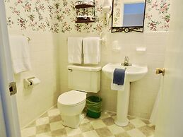 Vinehurst Inn And Suites