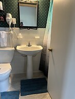 Vinehurst Inn And Suites