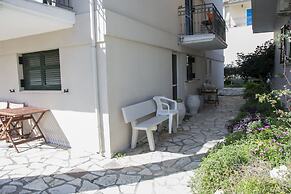 George House Apartments & Villa