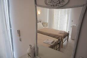 George House Apartments & Villa