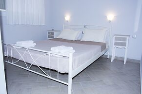 George House Apartments & Villa