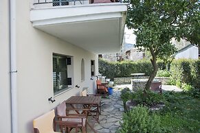 George House Apartments & Villa