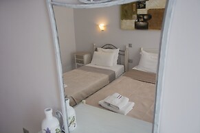 George House Apartments & Villa