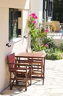 George House Apartments & Villa