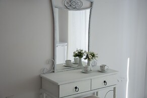 George House Apartments & Villa