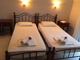 George House Apartments & Villa