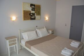 George House Apartments & Villa