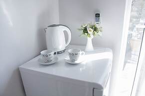 George House Apartments & Villa