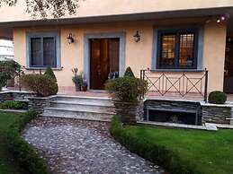 Aurelia Garden Gold Bed & Breakfast