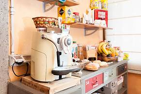 Aurelia Garden Gold Bed & Breakfast