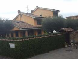 Aurelia Garden Gold Bed & Breakfast