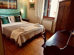 Aurelia Garden Gold Bed & Breakfast