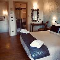 Aurelia Garden Gold Bed & Breakfast