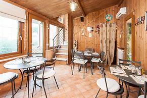 Aurelia Garden Gold Bed & Breakfast