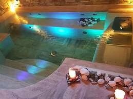 Aurelia Garden Gold Bed & Breakfast