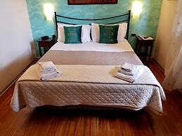 Aurelia Garden Gold Bed & Breakfast