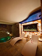 Aurelia Garden Gold Bed & Breakfast