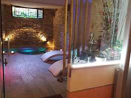 Aurelia Garden Gold Bed & Breakfast