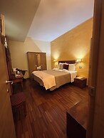 Aurelia Garden Gold Bed & Breakfast