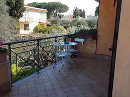 Aurelia Garden Gold Bed & Breakfast