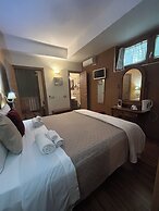Aurelia Garden Gold Bed & Breakfast