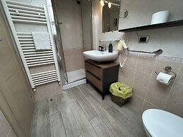 Aurelia Garden Gold Bed & Breakfast