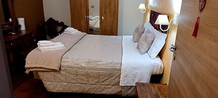 Aurelia Garden Gold Bed & Breakfast
