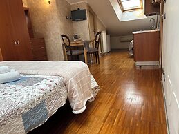 Aurelia Garden Gold Bed & Breakfast