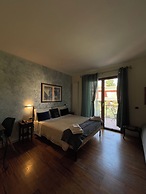 Aurelia Garden Gold Bed & Breakfast